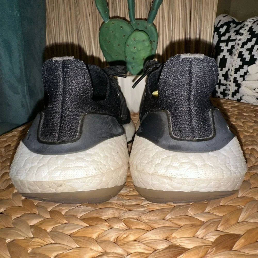 UEC ADIDAS UltraBoost 21 'Core Black Size 6 Big Kid= Men’s Sz 6 (Unisex)